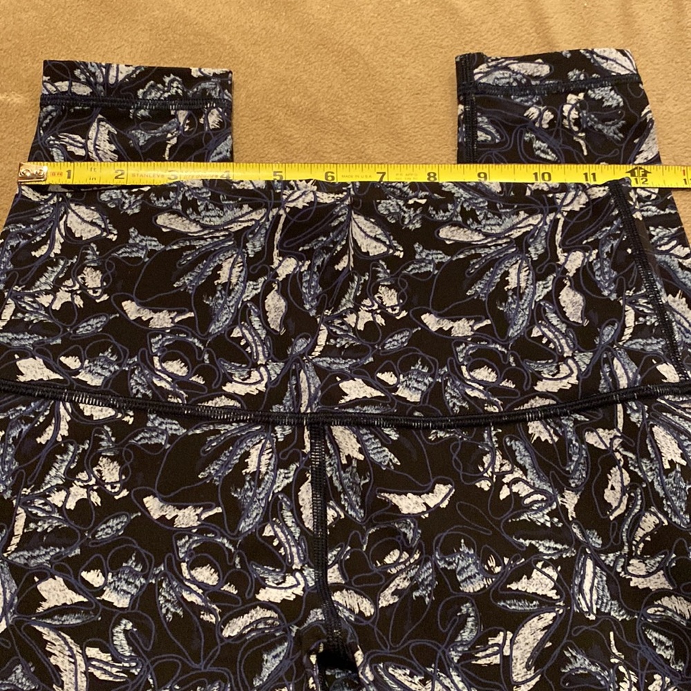 Lululemon Wonder Under Blue Floral Leggings | Color: Black/Blue | Size: 6 - Picture 5 of 8